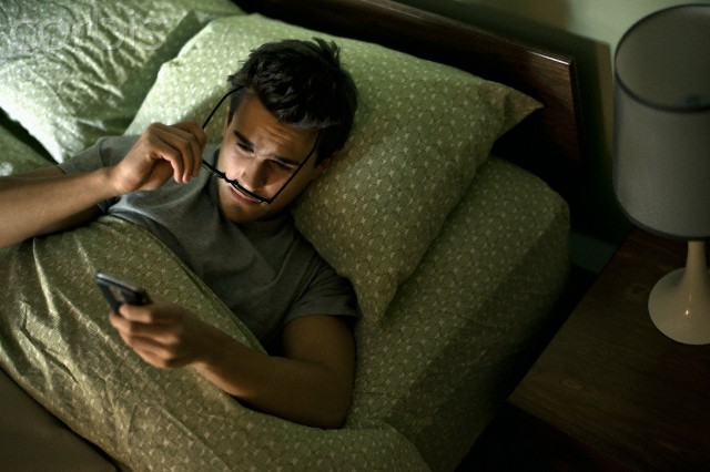 لا تتصفَّح بريدك الالكتروني صباحاً ولا فيسبوك قبل النوم.. 13 خطأً ترتكبه يومياً يضرُّ بصحتك